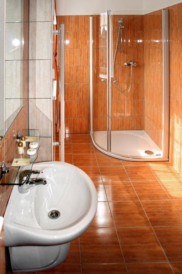 Wellness Hotel Hukvaldy Polopenze A Wellness V Cene Příbor Dış mekan fotoğraf