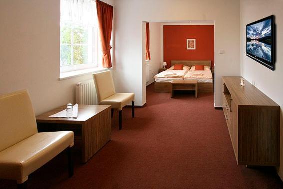 Wellness Hotel Hukvaldy Polopenze A Wellness V Cene Příbor Dış mekan fotoğraf