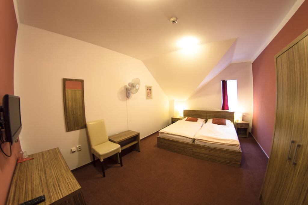 Wellness Hotel Hukvaldy Polopenze A Wellness V Cene Příbor Dış mekan fotoğraf