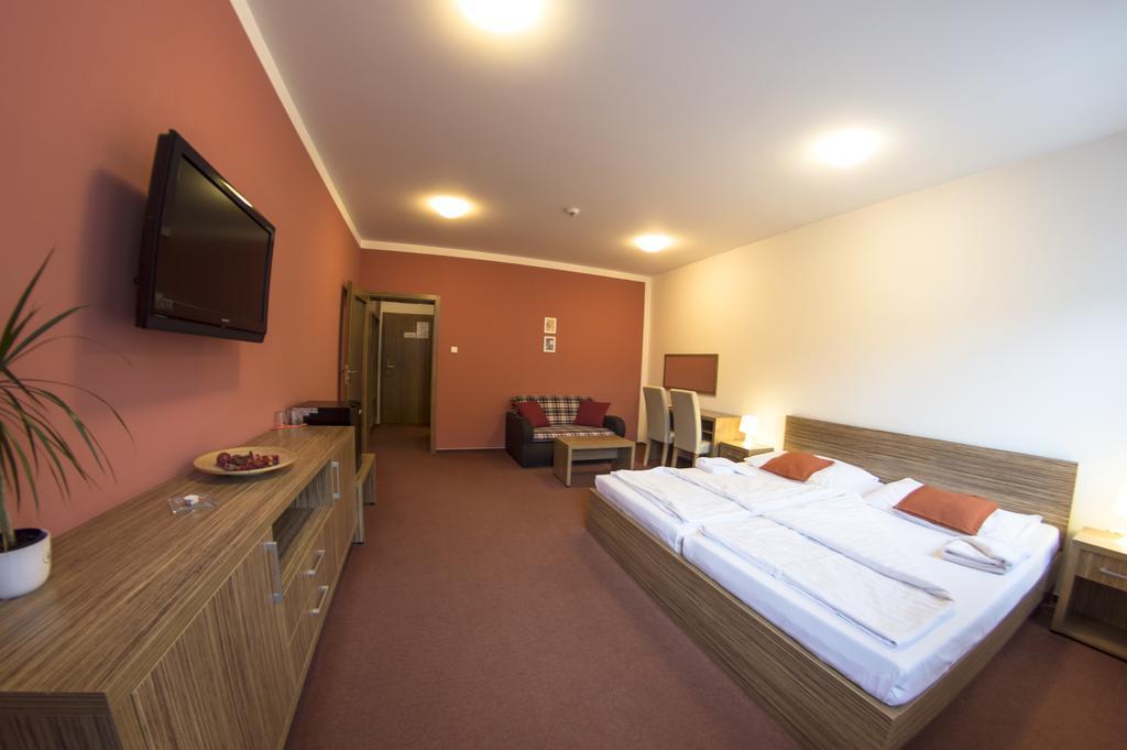 Wellness Hotel Hukvaldy Polopenze A Wellness V Cene Příbor Dış mekan fotoğraf
