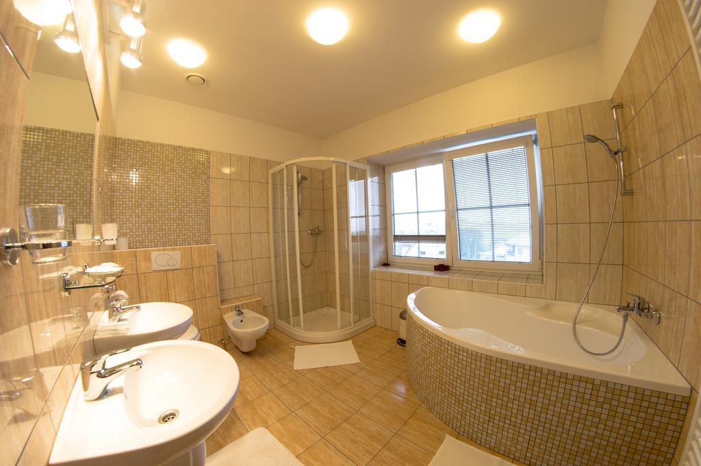 Wellness Hotel Hukvaldy Polopenze A Wellness V Cene Příbor Dış mekan fotoğraf