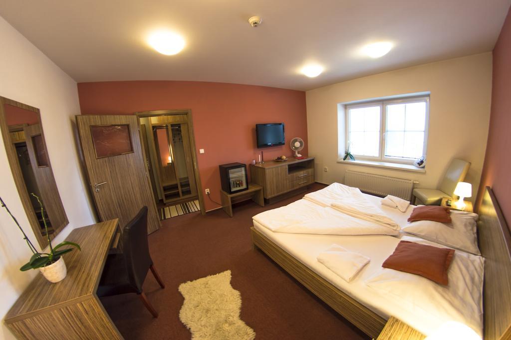 Wellness Hotel Hukvaldy Polopenze A Wellness V Cene Příbor Dış mekan fotoğraf