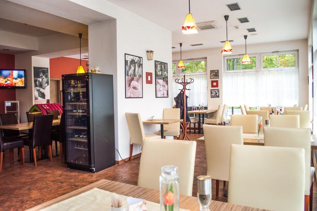 Wellness Hotel Hukvaldy Polopenze A Wellness V Cene Příbor Dış mekan fotoğraf