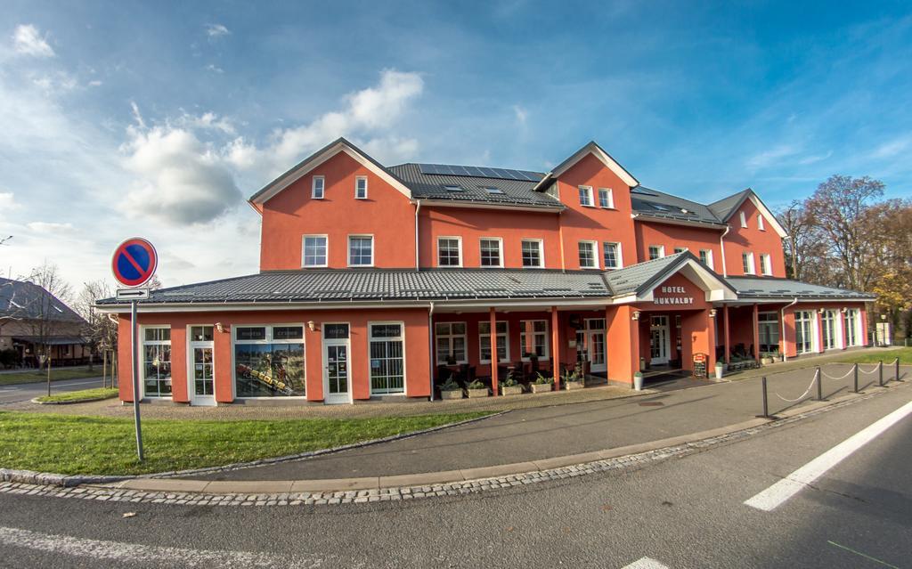 Wellness Hotel Hukvaldy Polopenze A Wellness V Cene Příbor Dış mekan fotoğraf