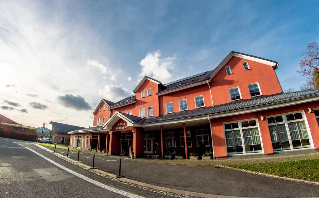 Wellness Hotel Hukvaldy Polopenze A Wellness V Cene Příbor Dış mekan fotoğraf