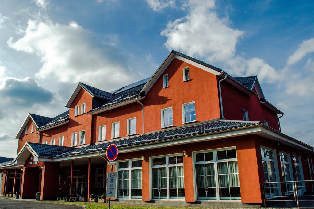 Wellness Hotel Hukvaldy Polopenze A Wellness V Cene Příbor Dış mekan fotoğraf