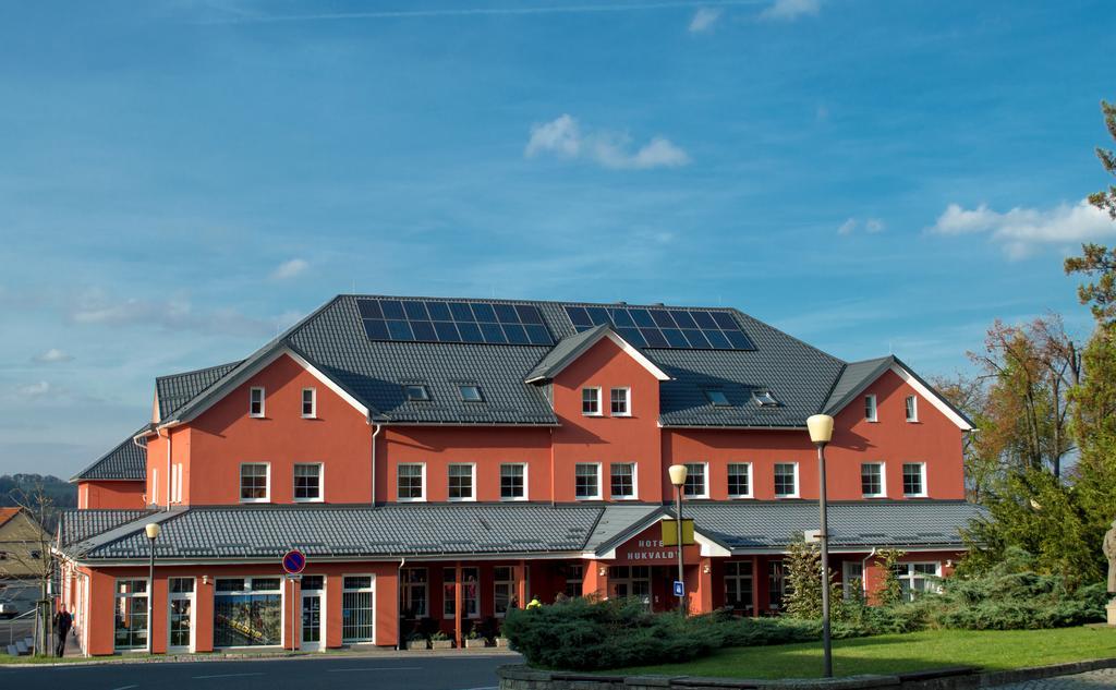 Wellness Hotel Hukvaldy Polopenze A Wellness V Cene Příbor Dış mekan fotoğraf